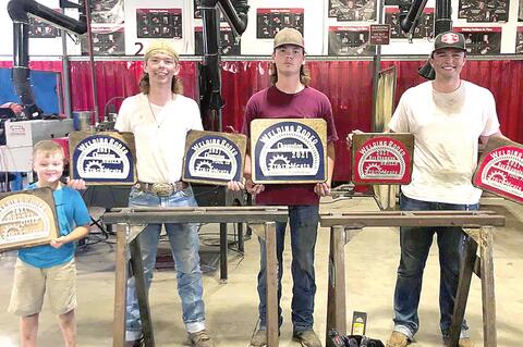 Three Allen FFA members