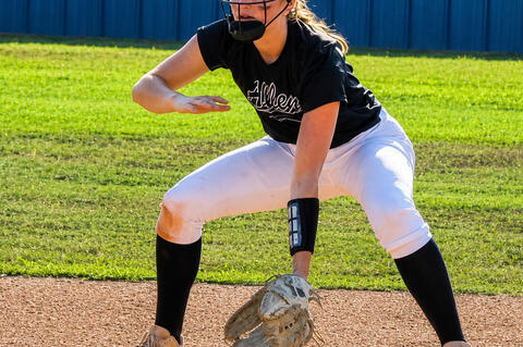 Kryslyn Stephens had the hot bat for the Lady Mustangs