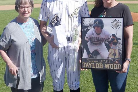 Baseball Seniors Honored