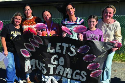 Students Cheer Allen Football team on to victory